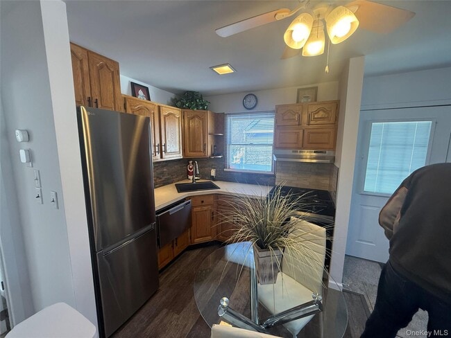 Foto del edificio - 83 Beecher Rd