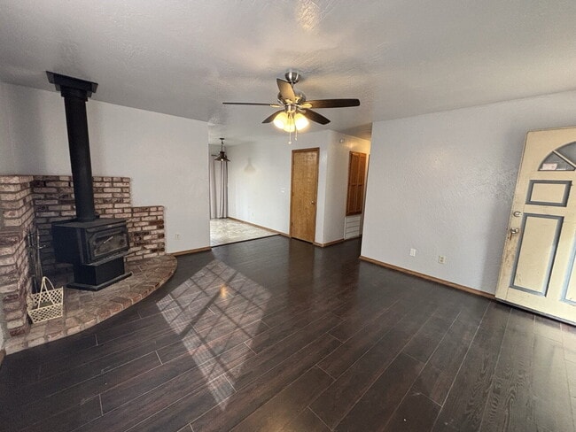 Foto del edificio - 3/2 on 3/4 acre lot near Holiday Market for rent!