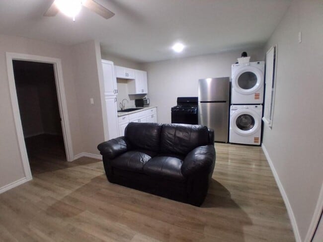 Foto del edificio - 521 Montagu Ave W