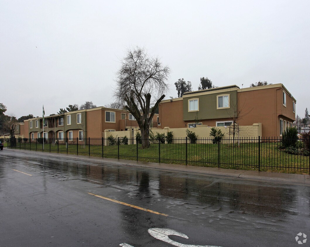 La Loma Terrace Apartments in Rancho Cordova, CA