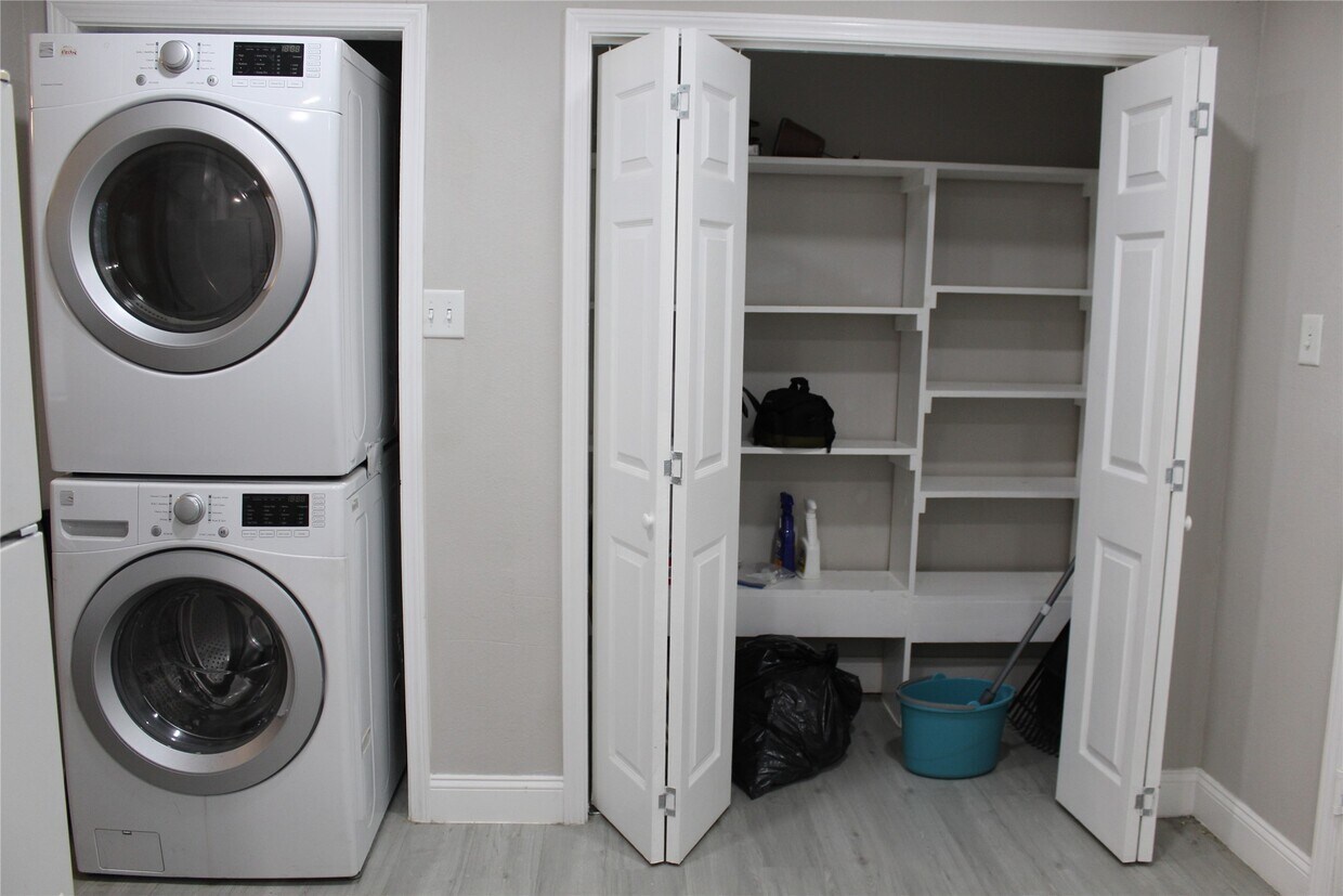 Primary Photo - 5305 Southlea St