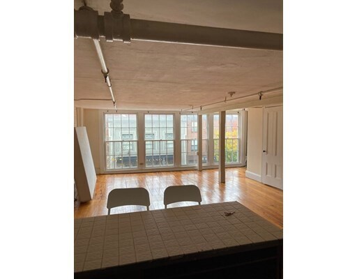 Building Photo - 48 Charles St