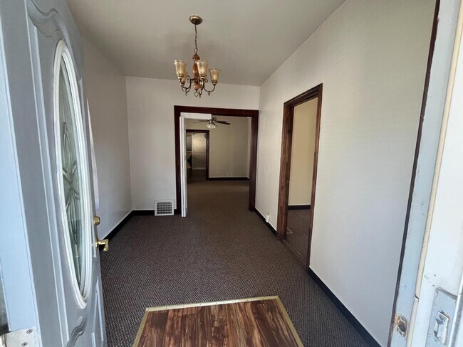 Foto del edificio - 1554 S Morton Ave
