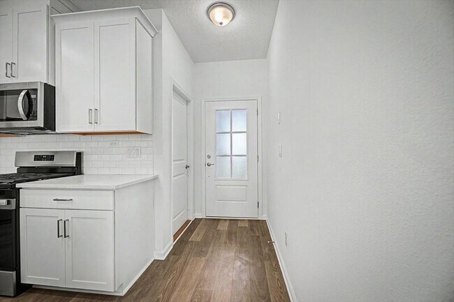 Foto del edificio - 61 Mellowood Ln