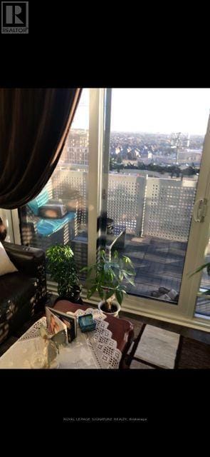 Photo du bâtiment - 2520 Eglinton Ave W