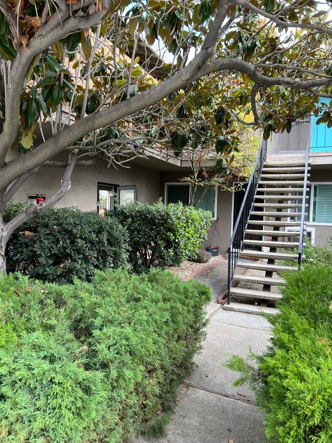 Building Photo - 661 Chemeketa Dr