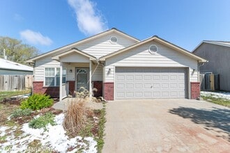 Building Photo - 113 Kopp Dr Building Photo - 113 Kopp Dr