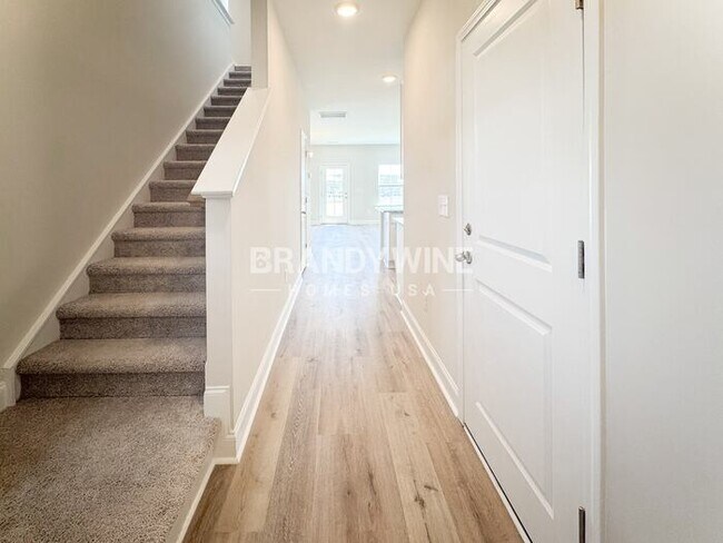Building Photo - 1012 Wildflower Dr
