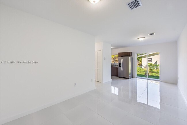 Foto del edificio - 2001 NW 96th St