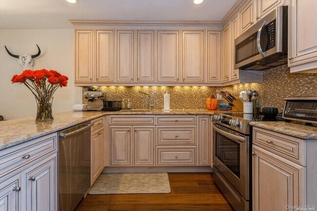 Building Photo - 100 Baker Ct