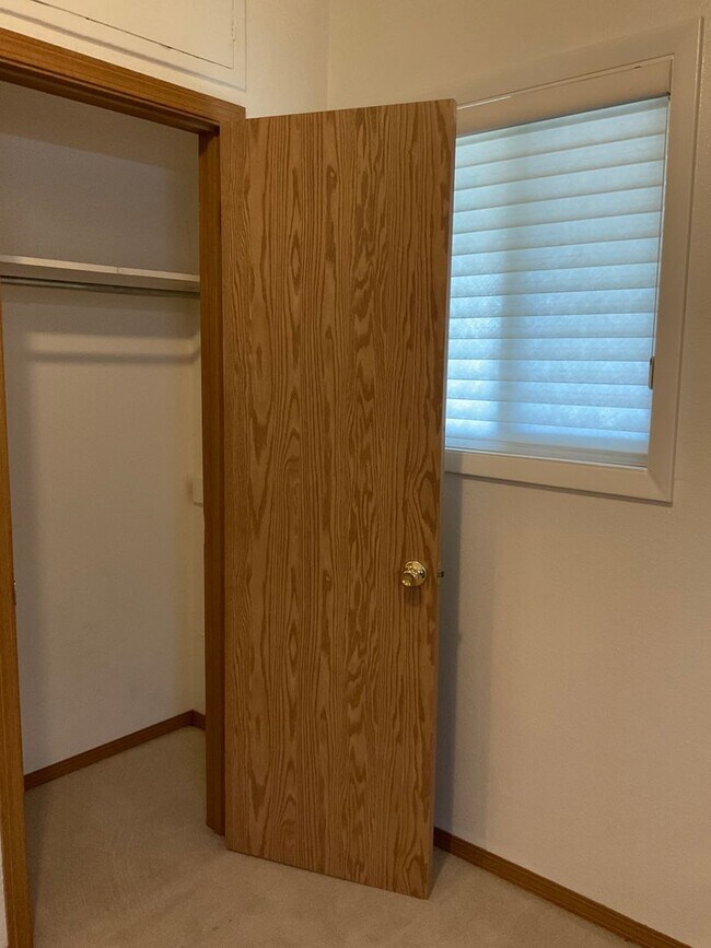 Building Photo - 2 bedroom 1 bath home
