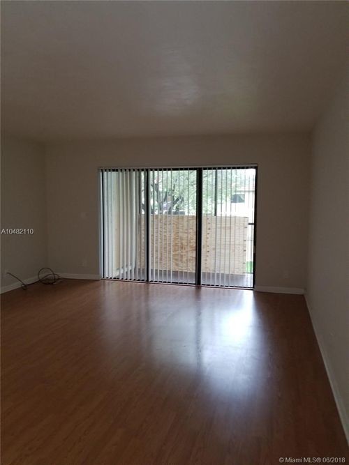 Foto del edificio - 325 Lakeview Dr