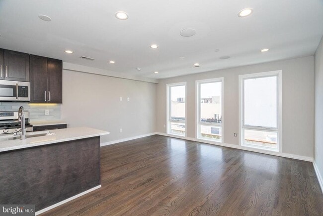 Building Photo - 1436 Clymer St