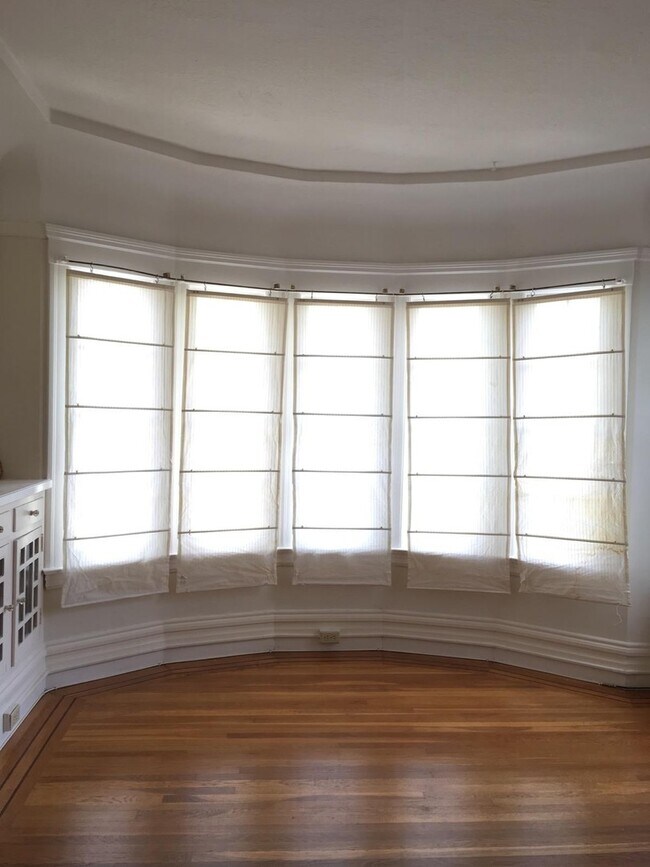 Building Photo - Luminous big apartment For Rent in the hea...