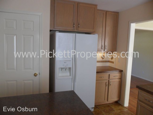 Building Photo - 4857 NW Walgren Dr