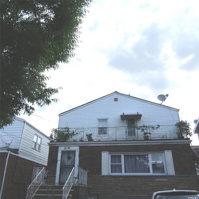 Building Photo - 83-35 168th Pl