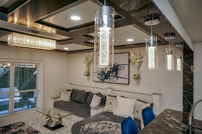 Foto del edificio - 5711 Sugar Hill Dr