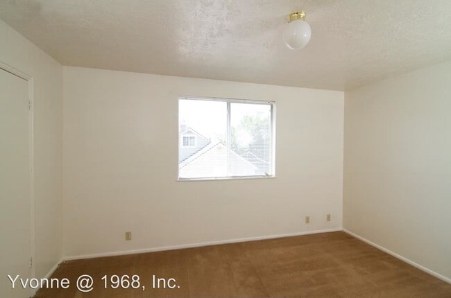 Building Photo - 598 100 E