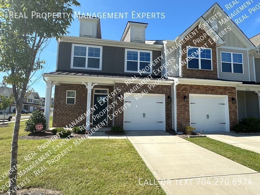 Primary Photo - Charming 3BR/2.5BA Townhouse in Harrisburg!