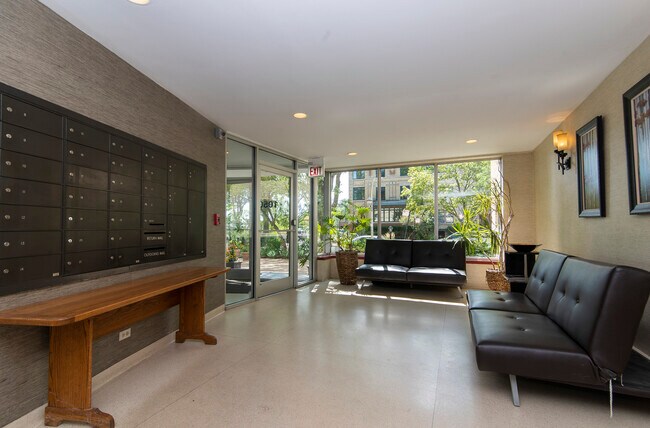 Foto del edificio - 1050 W Columbia Ave
