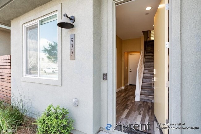 Building Photo - 2 br, 2.5 bath Townhome - 977 24th St, Oak...