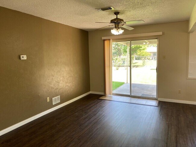 Building Photo - 718 Greencove Dr