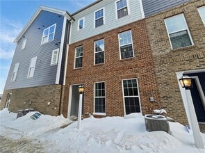 Building Photo - 305 Frederick Wy