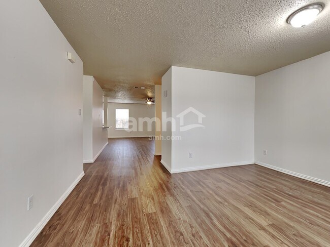 Building Photo - 5205 Bedfordshire Drive