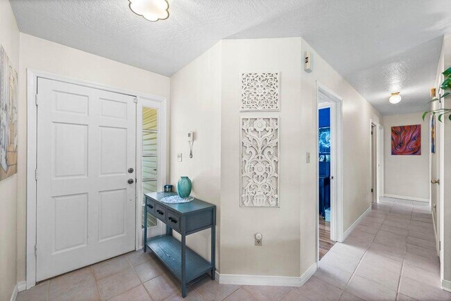 Foto del edificio - 408 Ridge Wood Cir