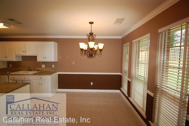 Building Photo - 805 Timberwolf Trl