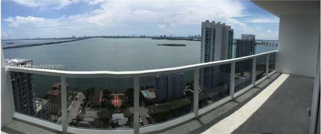 Foto del edificio - 600 NE 27th St