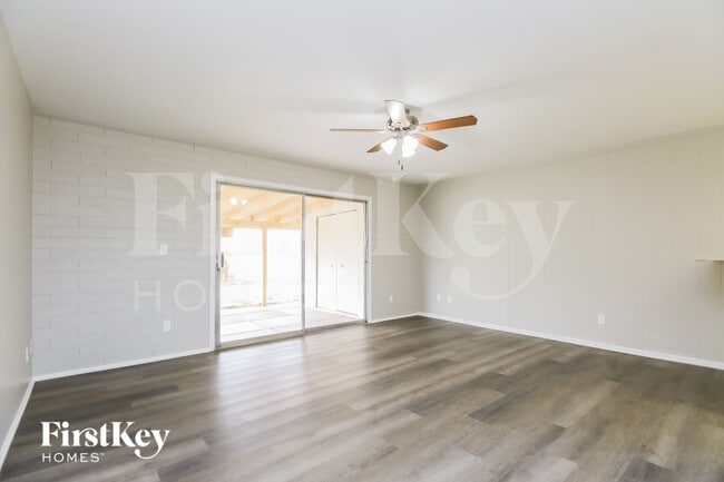 Foto del edificio - 8046 N 56th Ave