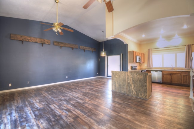 Building Photo - 1189 Panorama Dr
