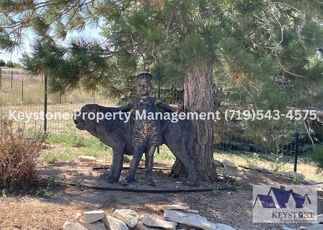 Foto del edificio - Property on 1.75 Acres With A Horse Barn. ...