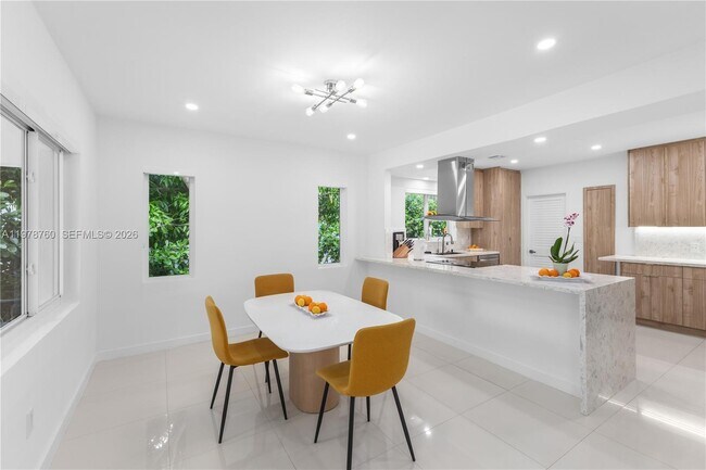 Foto del edificio - 741 NE 87th St