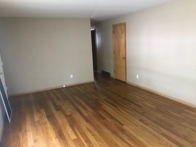 Foto del edificio - 139 Lindsey Rd