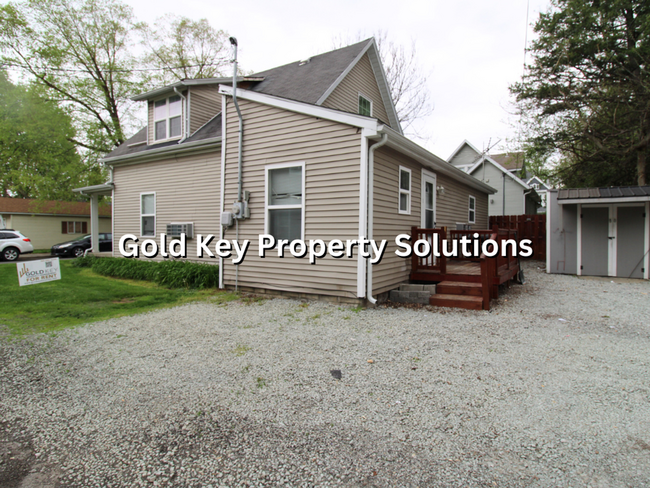 Building Photo - 1 BR 1 BA Downstairs Apartment with ALL UT...