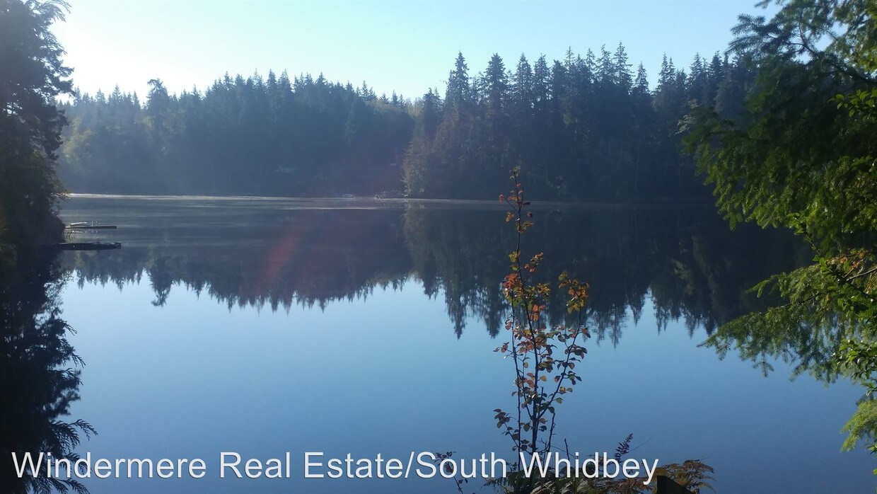 2 br, 1.5 bath House 5265 Lakeside Drive House Rental in Langley