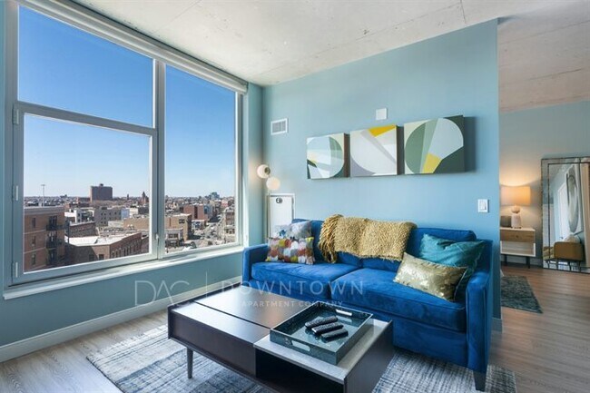 Foto del edificio - 702 N Milwaukee Ave