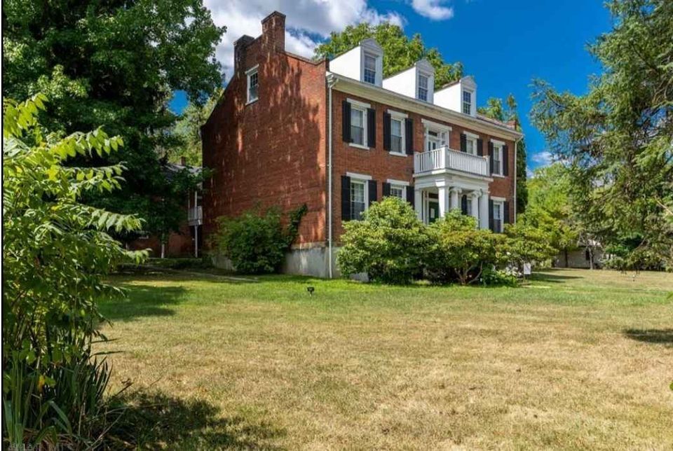 Primary Photo - 316 Newry St