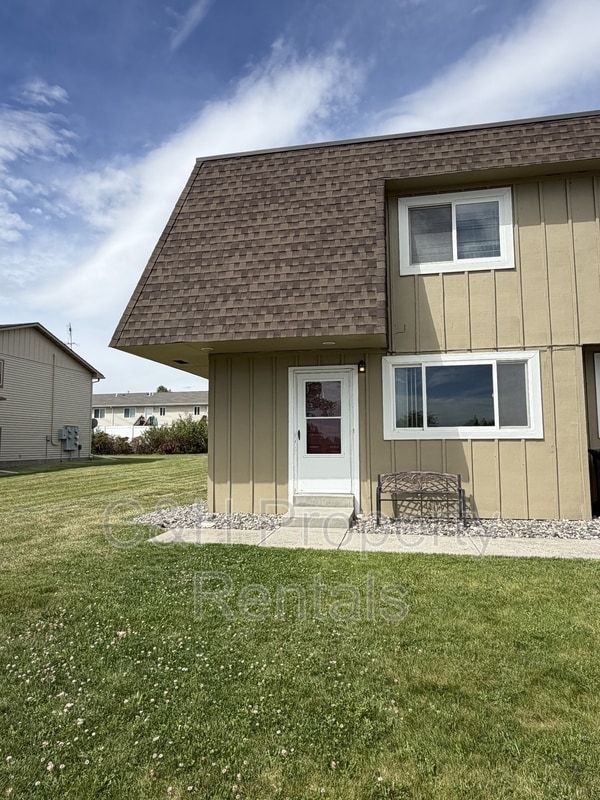 Building Photo - 2016 Clubhouse Way
