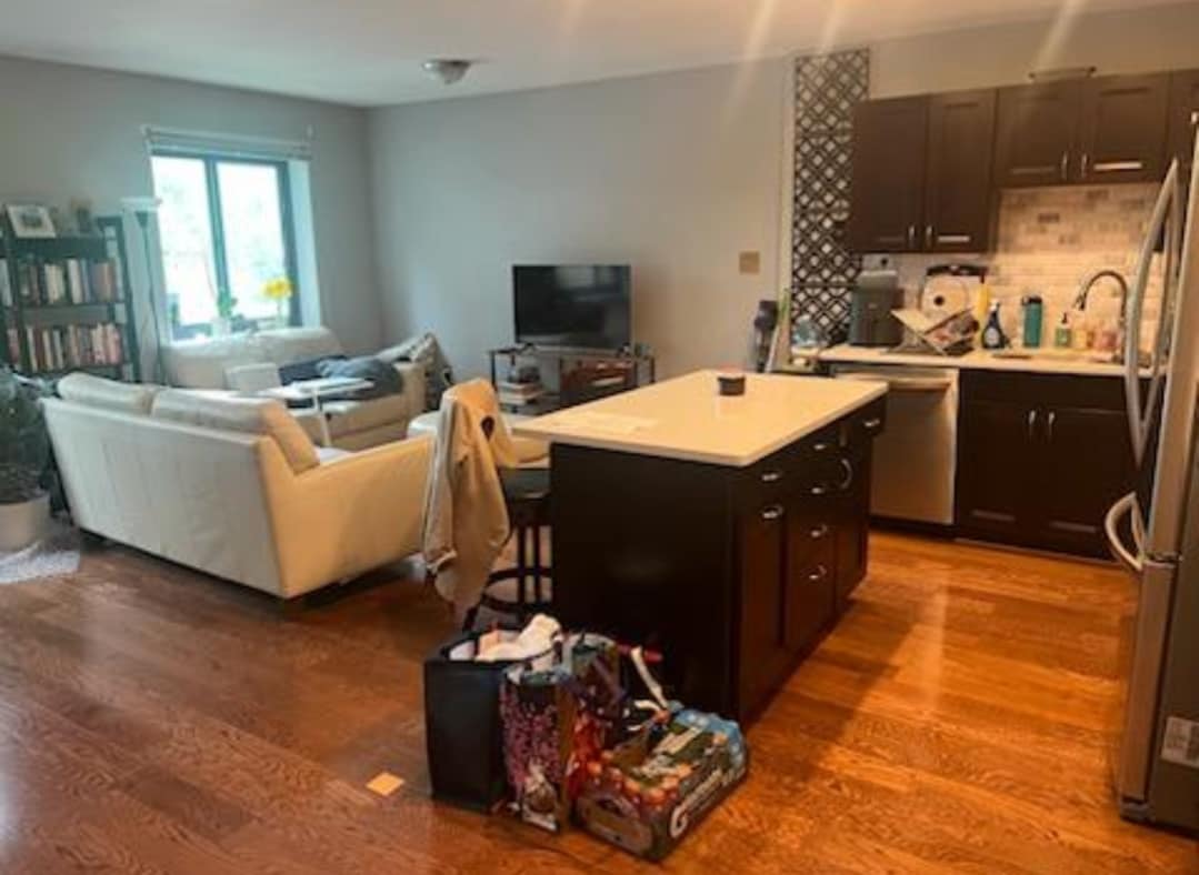 Living room - 1300 S Arlington Ridge Rd (Arlington, VA)