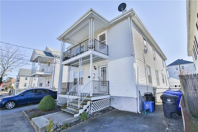 Foto del edificio - 87 Columbine Ave