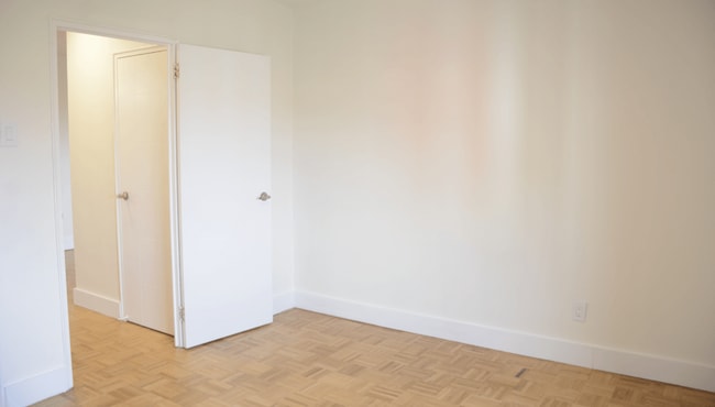 Building Photo - Brentwood