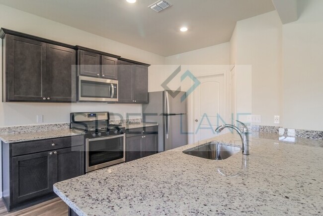 Building Photo - 3129 Angus Dr