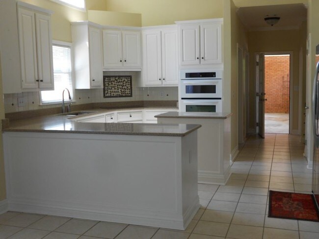 Building Photo - 7601 Halcyon Forest Trl