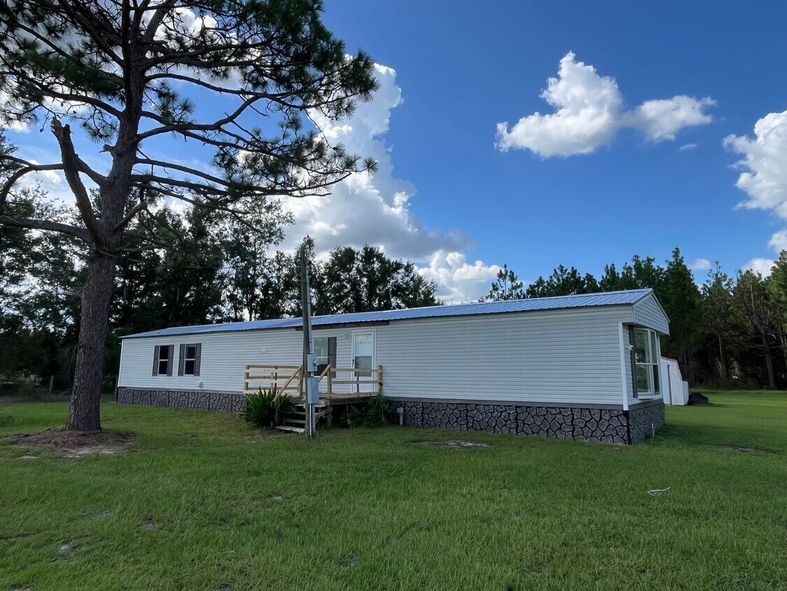 Primary Photo - 3 bedroom 2 bath Mobile Home on 1 acre in ...