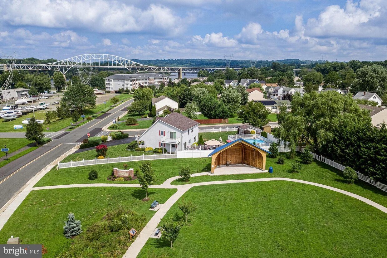 Primary Photo - 231 Roundhouse Dr