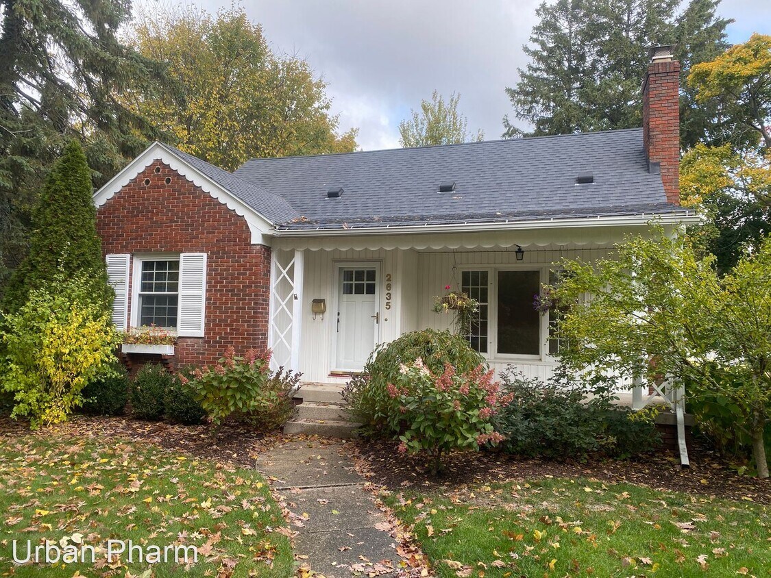 3 br, 1.5 bath House 2635 Elmwood SE House Rental in East Grand