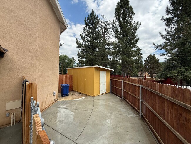 Building Photo - 1044 Circle